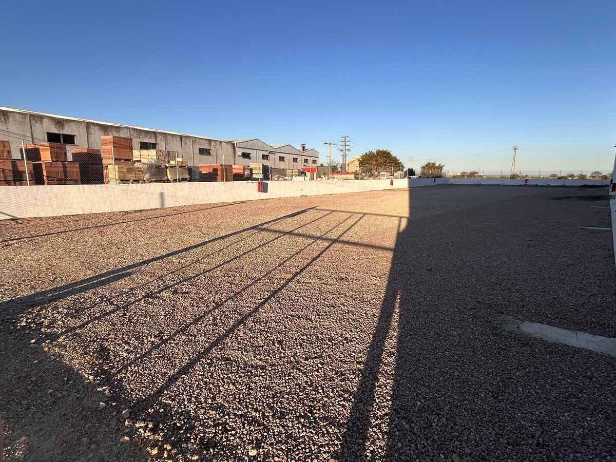 Vista panorámica del parking de caravanas y autocaravanas en Silla